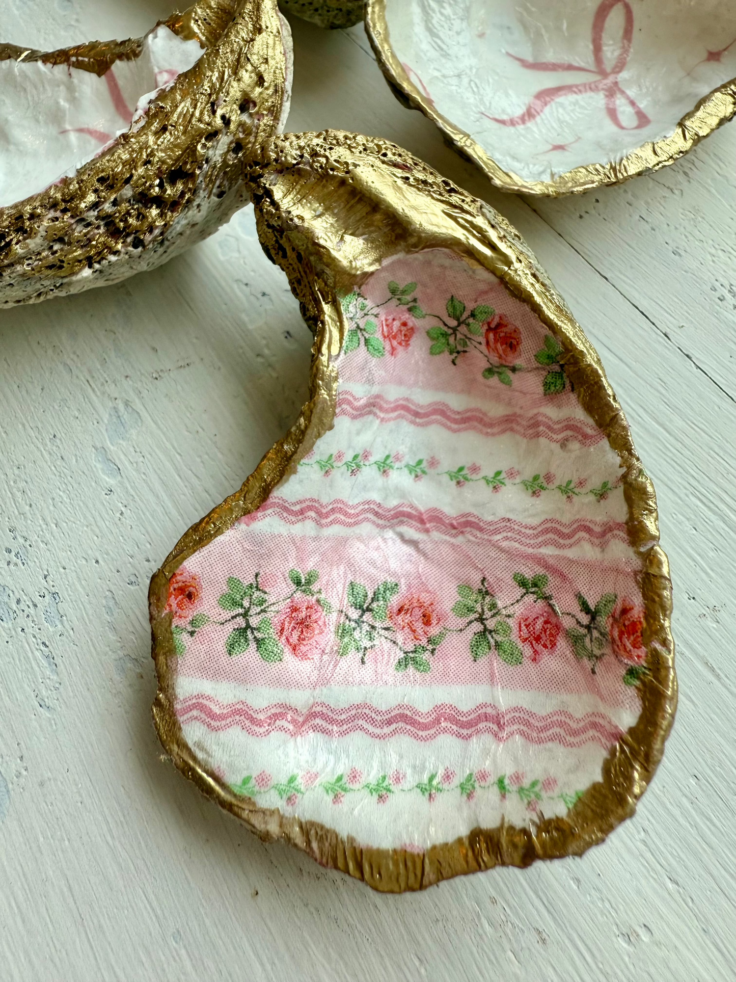 Pretty In Pink - Our Pretty In Pink is part of our 1st Edition Collection. All of our BAUBLE Trays are hand picked from our beautiful Palm Beach shoreline & hand crafted in house.. A true work of art that makes a beautiful gift!